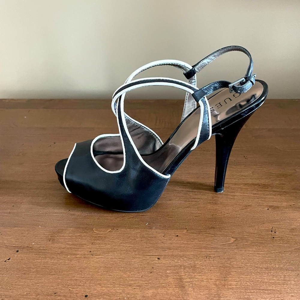 Guess stilettos black and white